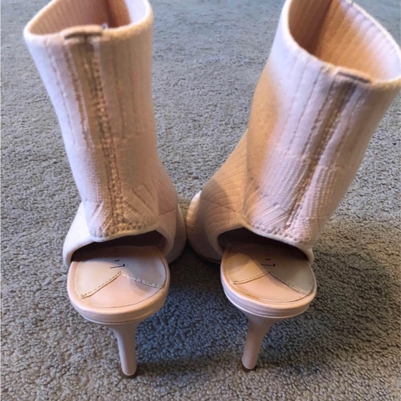 Open toe ankle booties - Picture 2 of 5